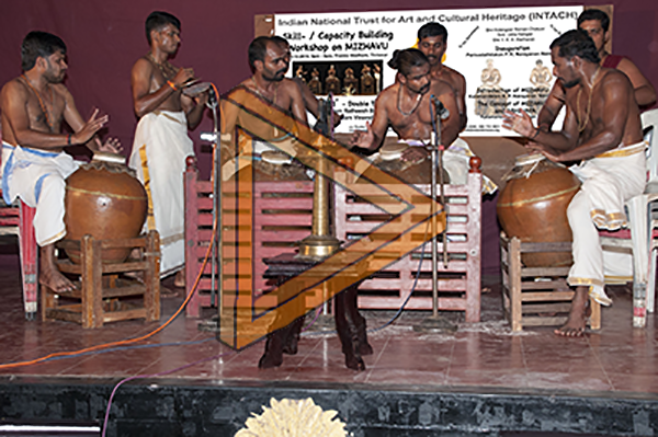 Mizhavu Thayambaka